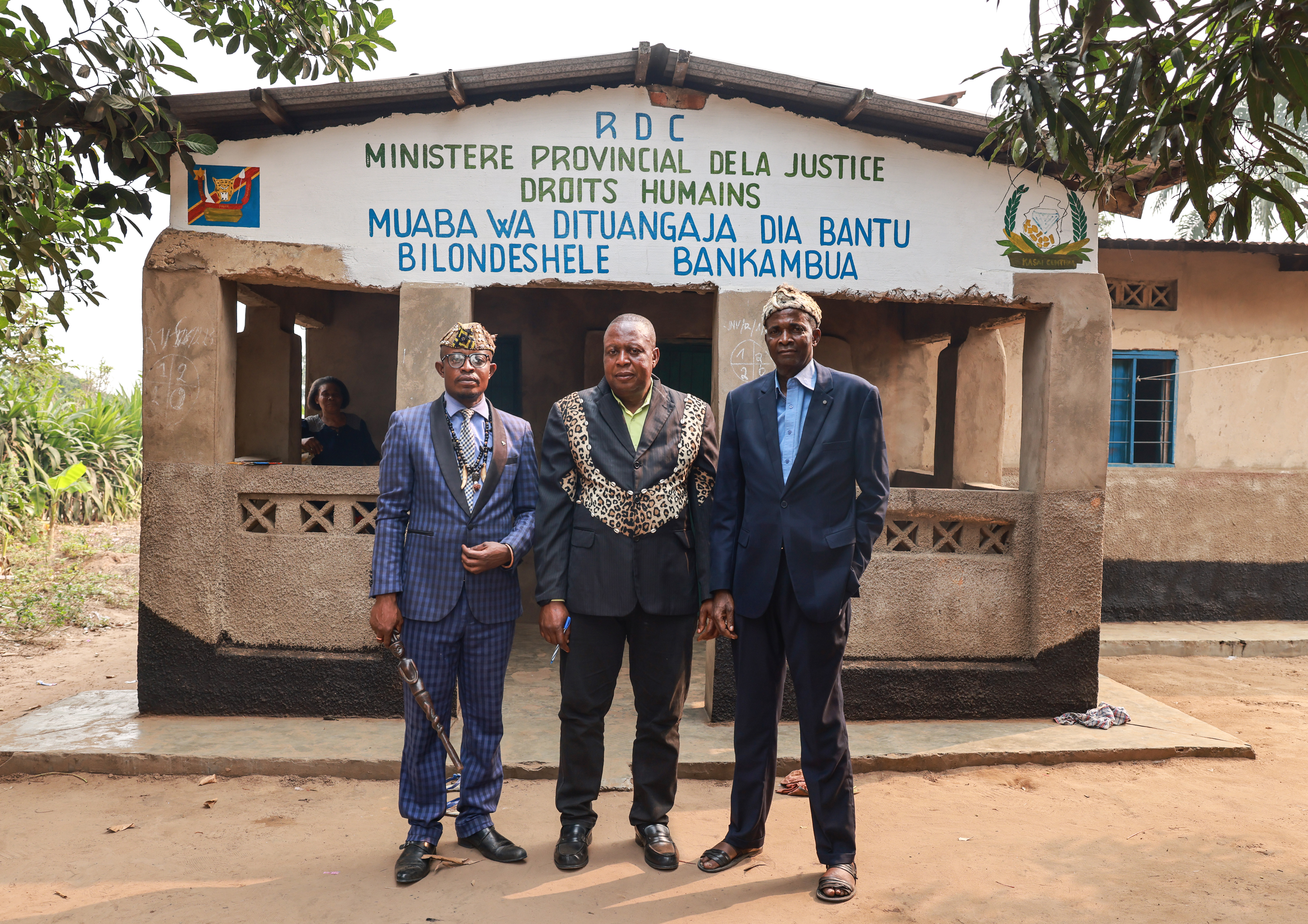 Officials outside the Provincial Ministry of Justice in Kasaï Central